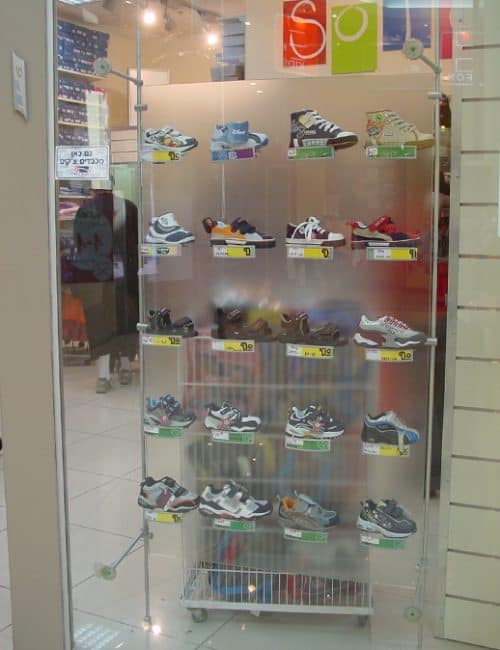 פתרונות תצוגה לחנויות נעליים