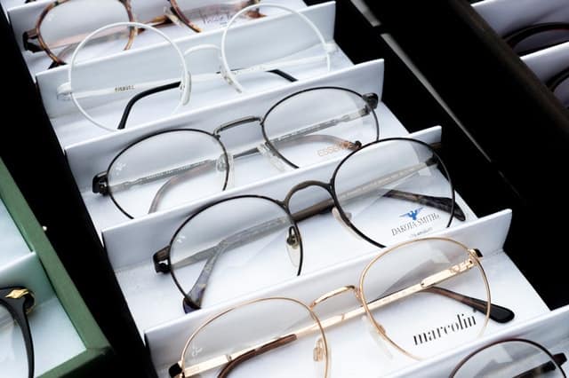 איך לעצב חנות משקפיים ואופטיקה